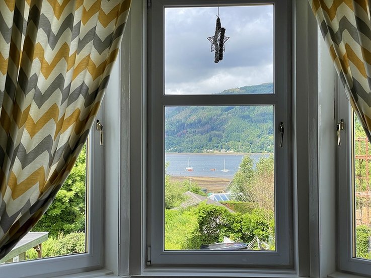 Glenlonan, Cromlech Road Waterside Property