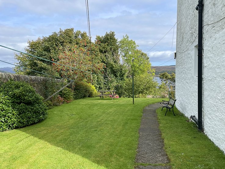 11 Shore Cottages, Kames, Tighnabruaich