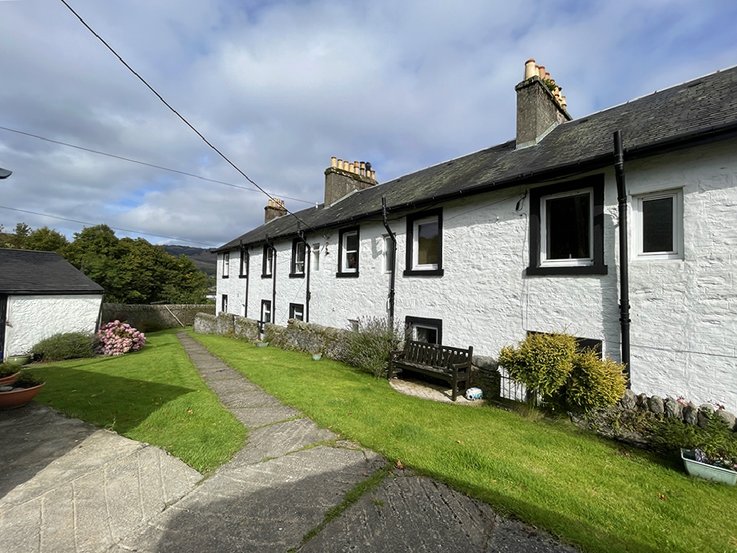 11 Shore Cottages, Kames, Tighnabruaich