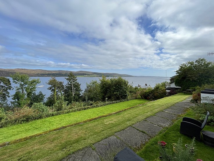 11 Shore Cottages, Kames, Tighnabruaich