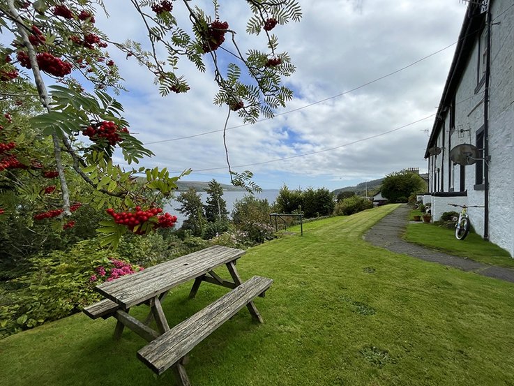11 Shore Cottages, Kames, Tighnabruaich