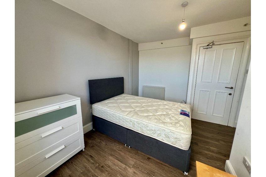 P707: Crighton Place Leith Edinburgh