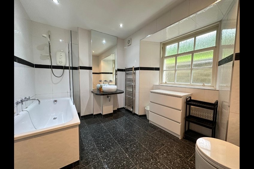 26 Oakshaw Street East